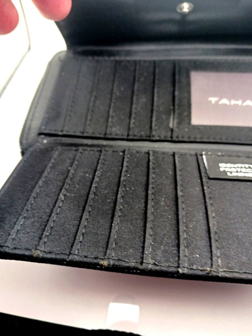 TAHARI Trifold Wristlet Zip Around Wristlet Wallet Black - Picture 10 of 12